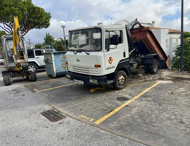 Camión multiusos Instalaciones Roberto Carrillo